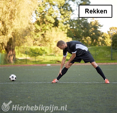 Voetbal rekken strekken stretchen oefeningen