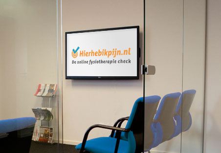Voorbereiding_fysiotherapie_wachtkamerschermen_hierhebikpijn
